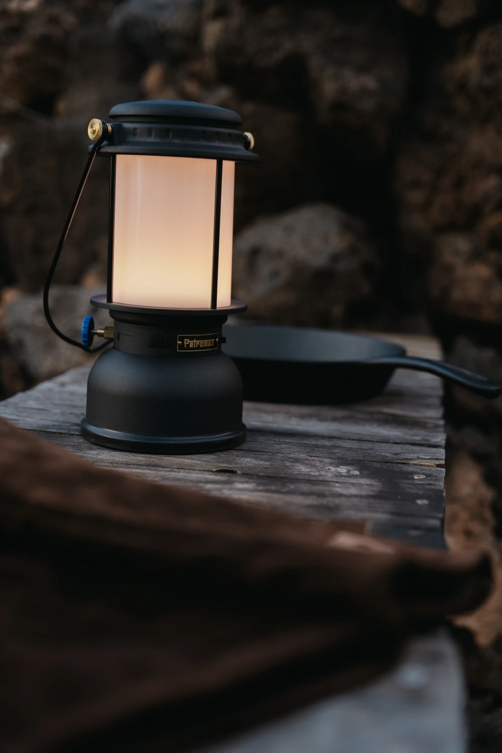 LM500 LED lantern + battery - Image 11